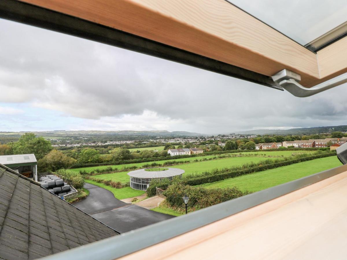 Grooms Quarters At Pant Y Gaseg Farm Ammanford Exterior foto